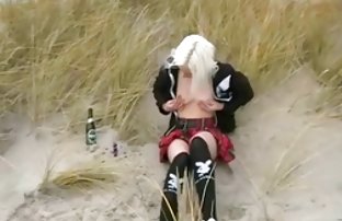 XXX Một gã lớn ngựa vừa cô gái nhỏ tóc vàng.