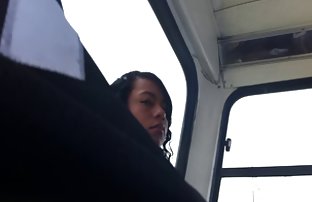 XXX Da ngăm đen, dài và rất nhiệt tình trong giường với chồng cô,