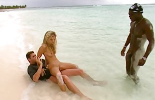 XXX Cô gái tóc vàng rõ ràng hút bạn trai