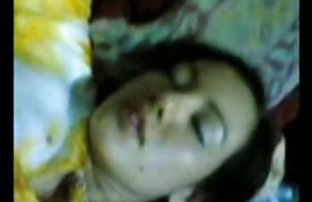 XXX Đẹp với một người đàn ông da đen và một con gà chết trên một chiếc du thuyền