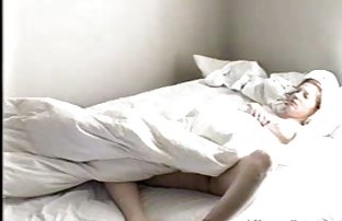 XXX Đậu trên dựng gia trẻ gà