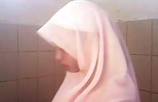 XXX Cha, con, trong khi con gái thứ hai ngủ gần đó