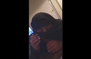 XXX Người phụ nữ trẻ có quả bóng của một bạn trai ngoan ngoãn